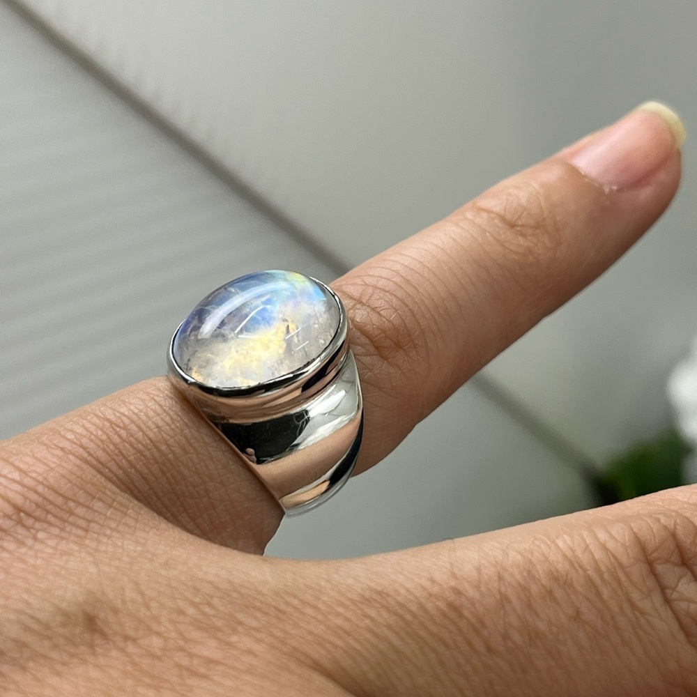 Vintage Sterling Silver Rainbow Moonstone Ring – Size 5 – Bold Artisan Design - Picture 8 of 17